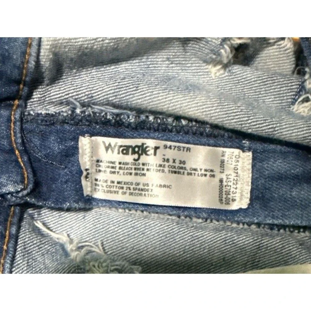 Wrangler Shorts Women’s 38x30 Distressed Denim Cut Off Acid Wash Frayed Fringe
